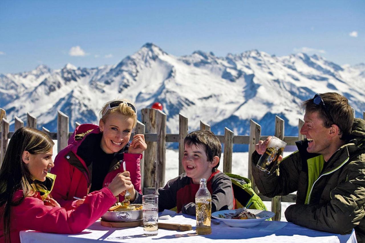 Chalets Almdorf Zillertal, Fügen Buitenkant foto